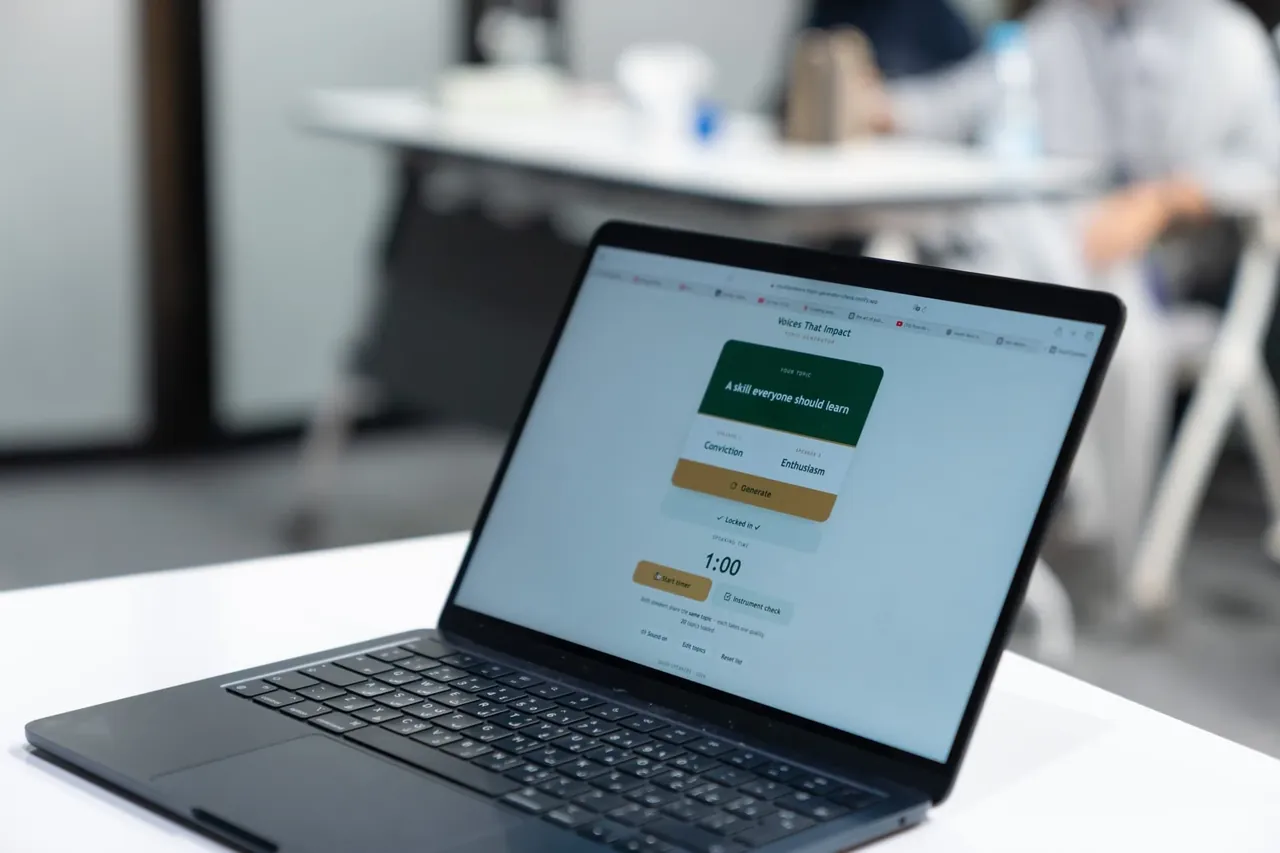 Saudi Speakers speaking exercise displayed on a laptop during a workshop